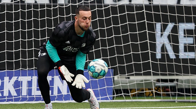 Feyenoord licht optie in contract zorgverzekeraar Bijlow