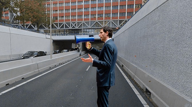 Wopke Hoekstra zeer kritisch over opschorten klimaatdemonstraties A12