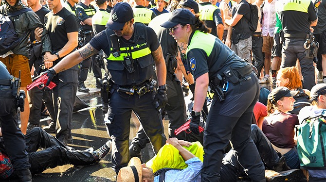 Compromis: ME zet waterpistolen in bij XR-demonstraties