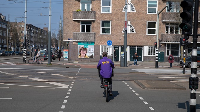 Undercover: wij werkten 3 maanden als flitsbezorger, maar hadden het te druk om misstanden te onderzoeken