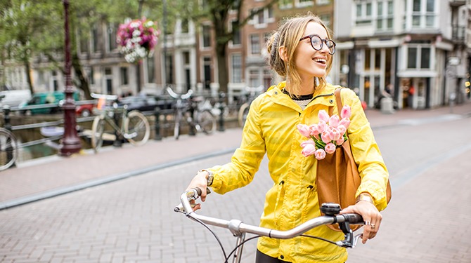 Vakantiegevoel: Djoeke werd op straat uitgescholden door iemand die dacht dat ze toerist was