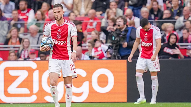 Steijn: ‘Competitievervalsing dat Feyenoord tegen zo’n zwak Ajax speelt’