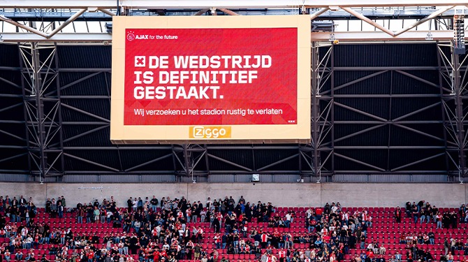 Ajax-fans hopen dat restant Klassieker in seizoen 2018/19 wordt uitgespeeld