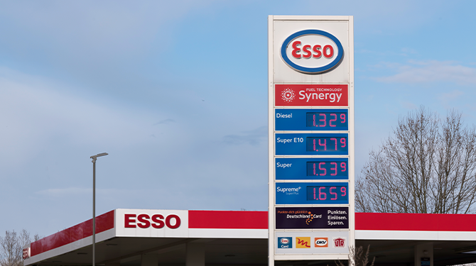 Esso meldt bij wijze van 1 april-grap dat benzineprijs gedaald is