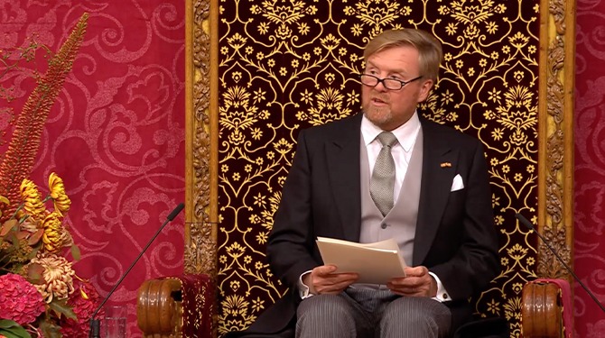 Bezorgde Willem-Alexander sluit troonrede in mineur af: ‘Helemaal niets in Amsterdam’
