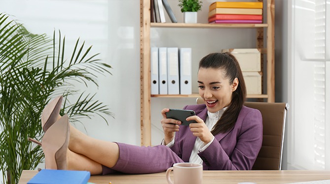 Gen Z’er is te lui om 40 uur per week op kantoor tijd uit te zitten