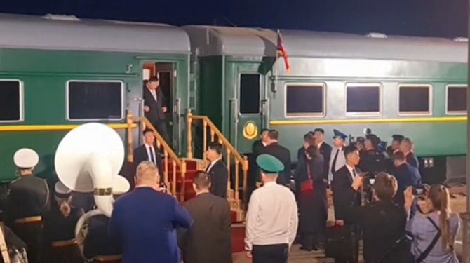 Kim Jong-un compenseert nucleair afval in oceaan met treinreis