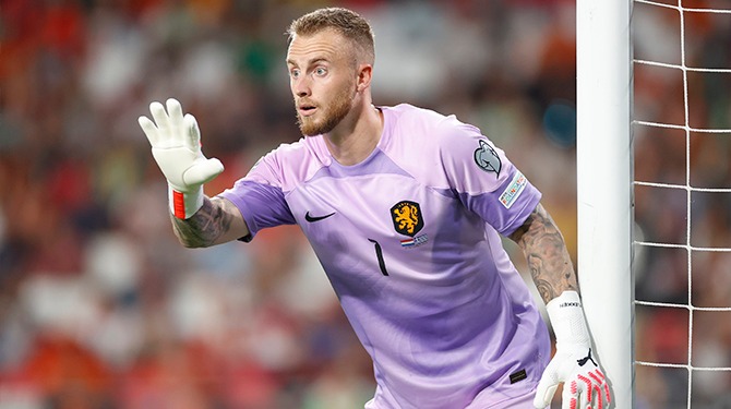 Flekken begrijpt kritiek niet: 'Ik voetbalde prima mee met het spel van Oranje'