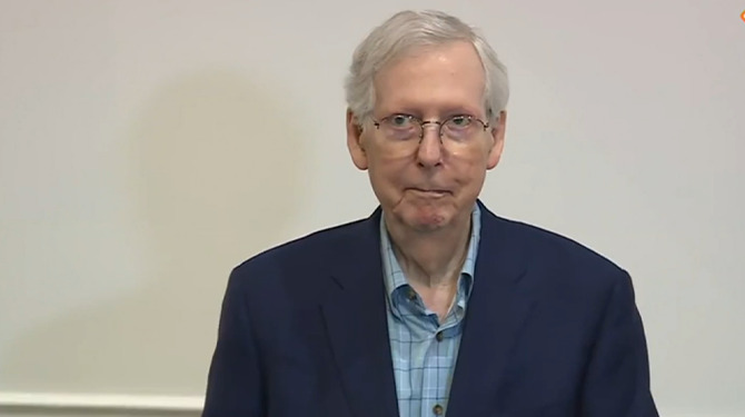 Mitch McConnell vertrekt 30 seconden lang uit de politiek