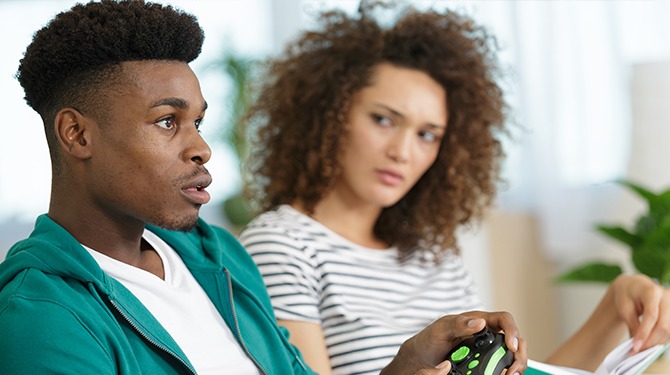 Man die geen 2 dingen tegelijk kan doen eigenlijk ook niet in staat tot 1 ding tegelijk