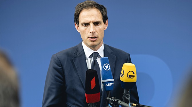 Dit zijn alle 14 talen die Wopke Hoekstra spreekt