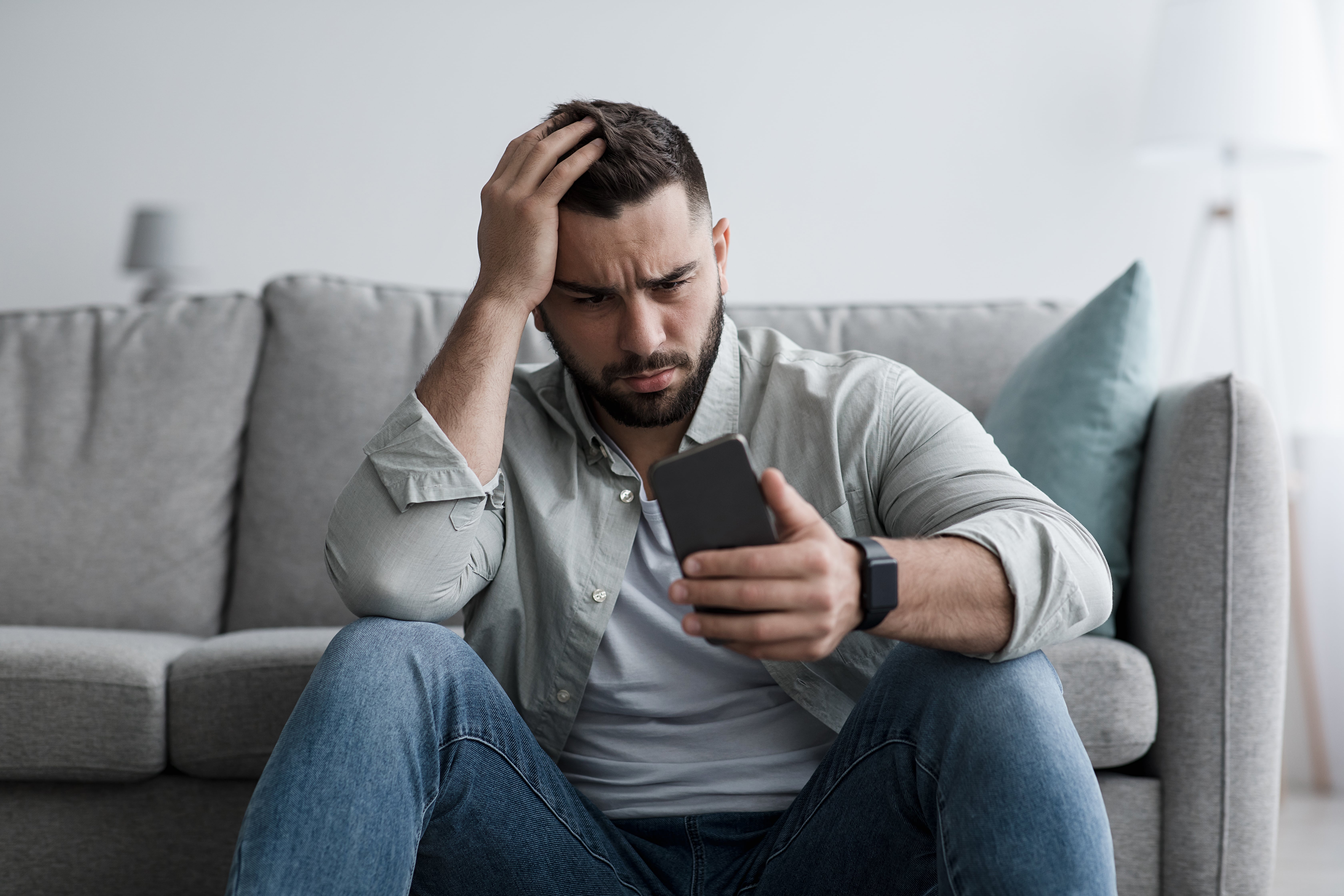 Man boos omdat weerapp niet voorspelde dat er een prijzenregen zou vallen deze week