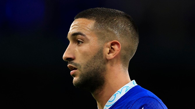 Ziyech hard op weg naar Galatasaray maar crasht onderweg tegen paaltje