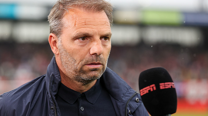Steijn haalt Sydney van Hooijdonk naar Ajax: 'Belangrijk dat hij op dit punt in zijn carrière niet speelt'