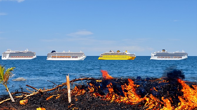 Kijkersfile van cruiseschepen langs kust Hawaii