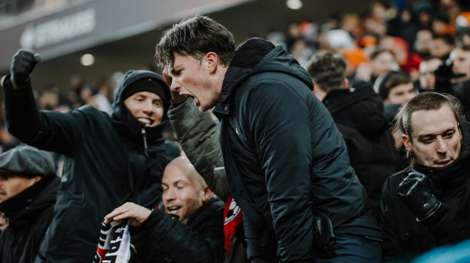 Jeffrey neemt vriendin mee naar De Kuip om te laten zien dat hij juist wel zijn gevoelens kan uiten