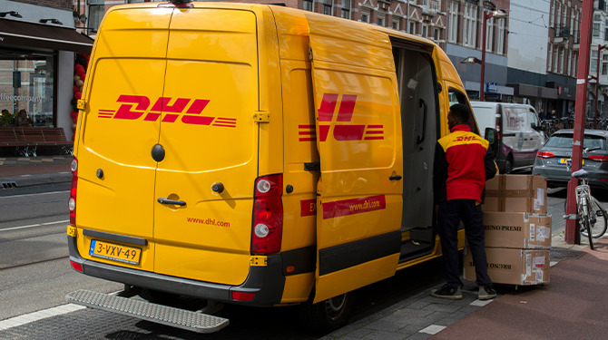 DHL geeft ergens tussen 8.00 en 22.00 persconferentie over dalende winst