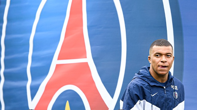 Integriteit bestaat nog: Mbappé weigert 700 miljoen salaris en blijft voor 72 miljoen per jaar voetballen