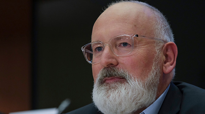 Timmermans probeert kiezers voor zich te winnen en opent keihard aanval op Brussel