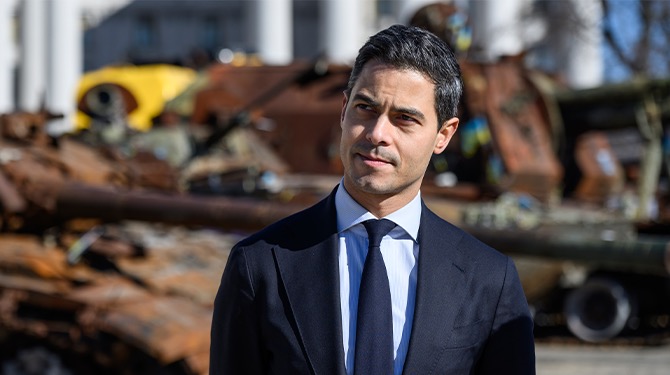 Nederland stuurt één militair naar Straat van Hormuz
