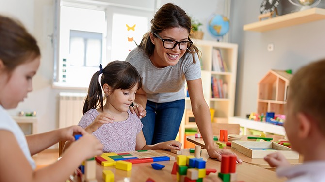Slechte kinderopvang bereidt kinderen voor op slechte ouderenopvang