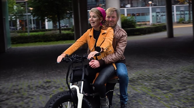 Koninklijke familie doet afstand van koninklijke trein: ‘Reizen voortaan per koninklijke fatbike’