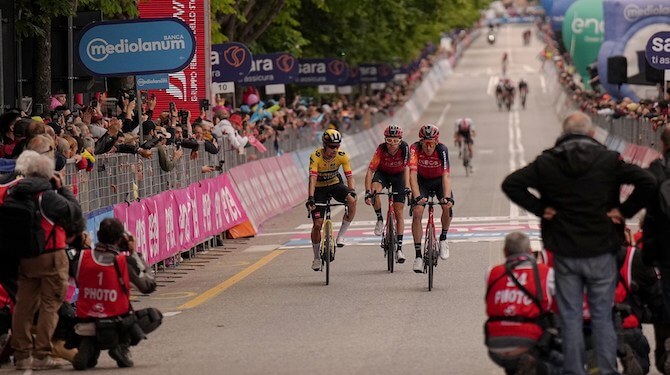 Roglic wacht tot Vuelta met aanval op Thomas