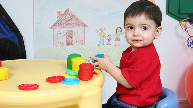 Tommie (2) heeft nu al een torenhoge kinderopvangschuld
