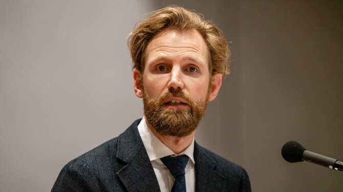 Dennis Wiersma wenst stelletje nietsnutten teringveel succes met hun examentjes