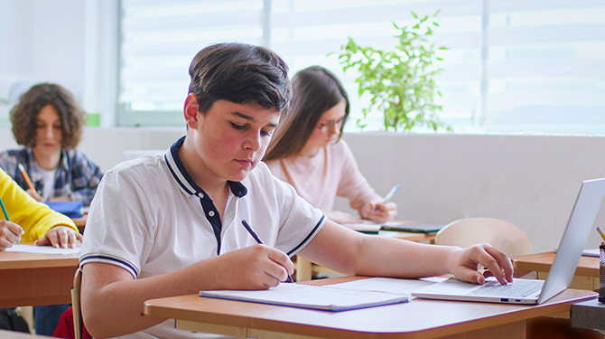 Goed nieuws: steeds minder scholieren weten hoe je ChatGPT spelt