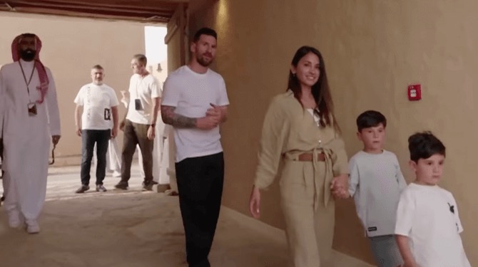 Jongensboek: Messi krijgt eindelijk kans om te spelen in land waar hij toeristisch ambassadeur van is