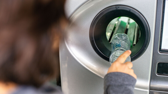 Flessenautomaat Albert Heijn vraagt of je opbrengst statiegeld misschien wil doneren aan Albert Heijn