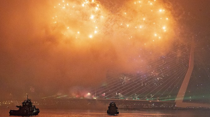 Gemeente Rotterdam gaat grote centrale explosieshow organiseren