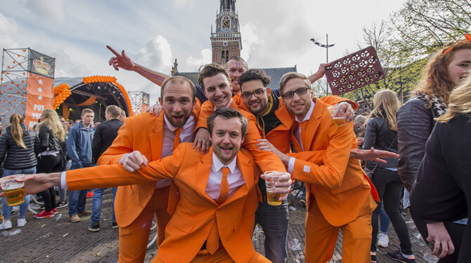 Vriendengroep spreekt af eerste 10 minuten van Koningsdag samen te vieren
