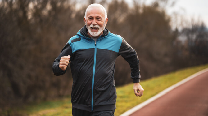 Henk (69) over Rotterdam Marathon: ‘Tot nu toe gaat-ie lekker’