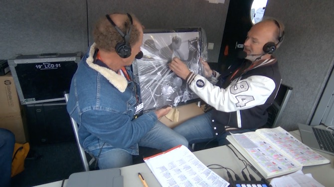 Ducrot en Dijkstra kunnen niet goed zien wie er afscheid neemt als commentator