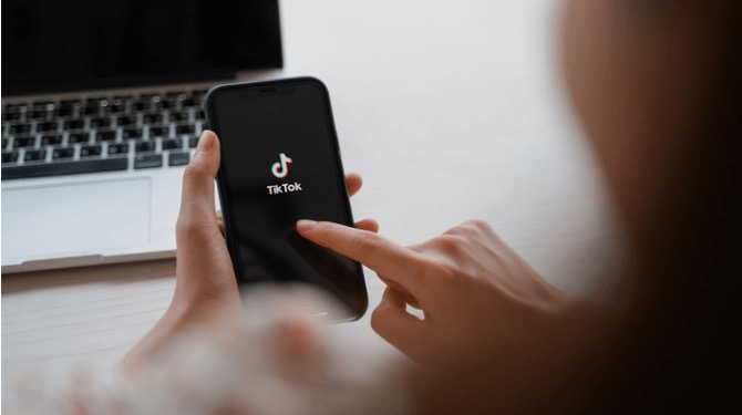 VVD gaat van TikTok af om jongeren te behoeden voor gevaren VVD