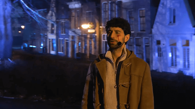 The Passion stilgelegd nadat Jezus aansteker uit het publiek tegen z’n hoofd krijgt