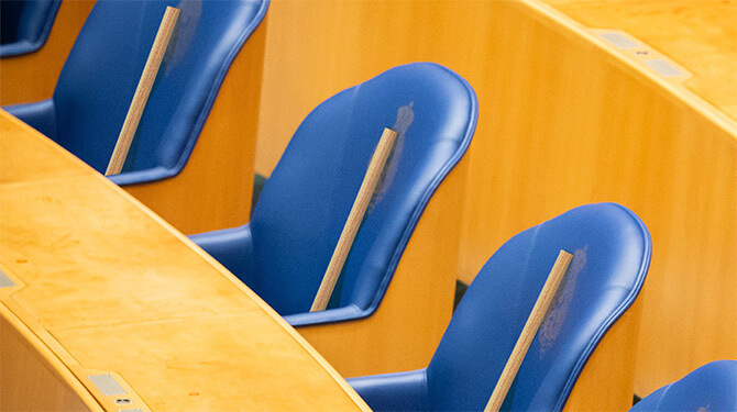 Debat verkiezingsuitslag: kabinet legt alvast stok om mee te slaan op stoel oppositieleden