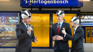 NS verrast personeel in Brabant met gepersonaliseerde mutsen