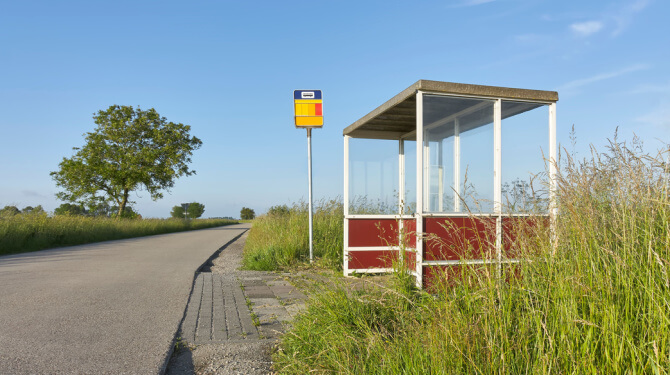 Kabinet overweegt investering in ‘een bushokje’ in ‘de regio’
