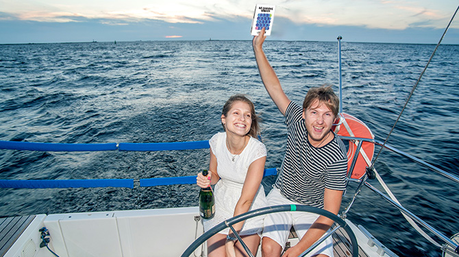 Groep jongeren verwarde Boekenweek met Sneekweek en is nu erg dronken op een boot