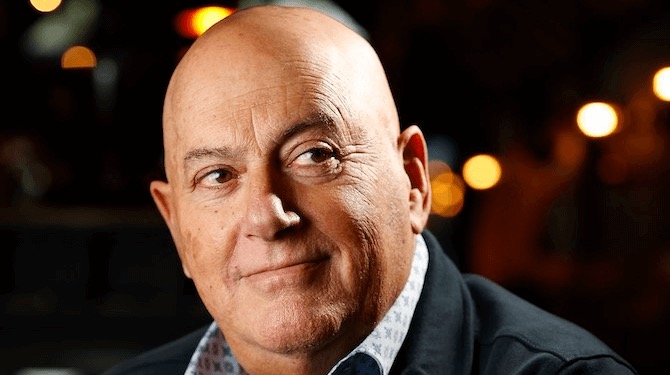 Jack van Gelder vraagt stagiaire of ze zijn handen in onschuld wil wassen in bad