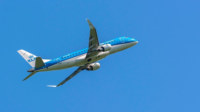 KLM tegen minder vluchten: ‘Juist bij een klimaatramp is het handig om snel weg te kunnen vliegen’