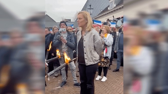 Fakkeldemonstranten die Kaag opwachtten hebben vroeger te veel Roald Dahl gelezen