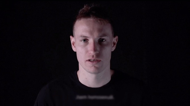 Jakub Jankto krijgt gele kaart van FIFA