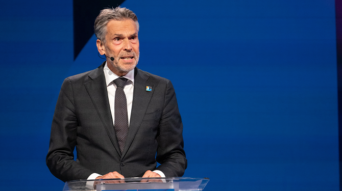 Schoof mailt NAVO wanneer hij kan beginnen