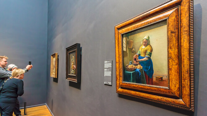 Geen foto's, geen interviews: wie is de geheimzinnige artist Johannes Vermeer?
