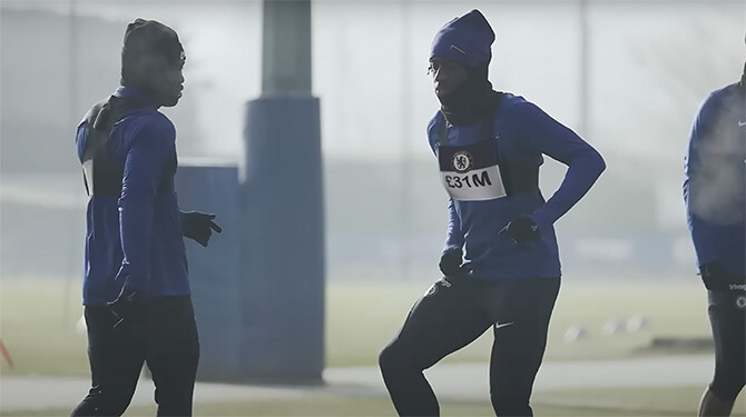 Nieuwe Chelsea-spelers dragen op eerste trainingen een prijskaartje om elkaar te leren kennen