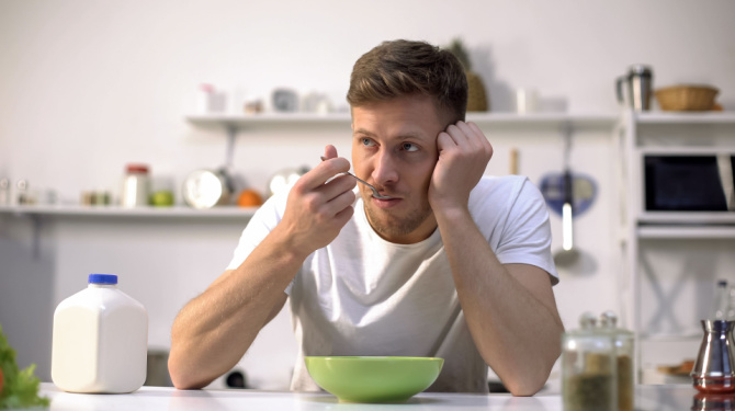 Hypocriet: gisteravond walgde Gerben nog van zichzelf en nu is hij alweer aan het eten